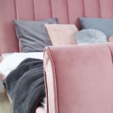 Čalúnená posteľ 140 x 200 cm ružový zamat