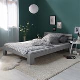 Drevená posteľ 140x200 sivá borovica