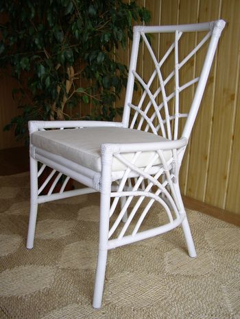 Ratanová jedálenská stolička SARA - biela