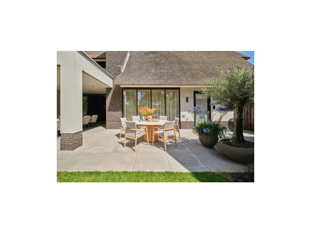 teakový záhradný stôl