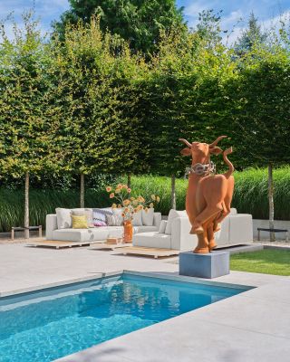 Nový biely rám? To je ono! 😍 Naša obľúbená terasová zostava KOTA dostala upgrade a je ešte elegantnejšia. Toto luxusné...